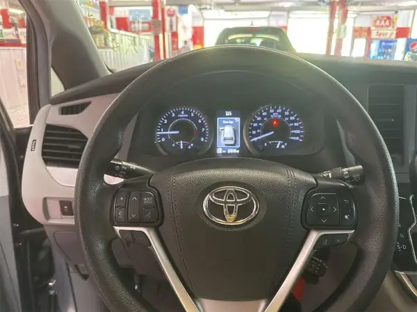 5TDZZ3DC5KS001485 2019 TOYOTA SIENNA - Image 1