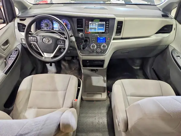 5TDZZ3DC5KS002572 2019 TOYOTA SIENNA - Image 8