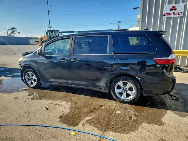 5TDZZ3DC5KS004449 2019 TOYOTA SIENNA - Image 2