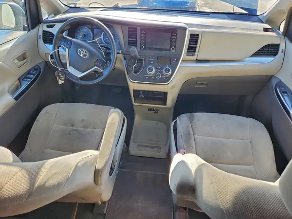 5TDZZ3DC5KS004449 2019 TOYOTA SIENNA - Image 8