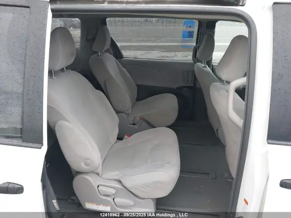 5TDZZ3DC5KS011398 2019 TOYOTA SIENNA - Image 8