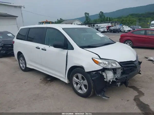 5TDZZ3DC5KS980960 2019 TOYOTA SIENNA - Image 1