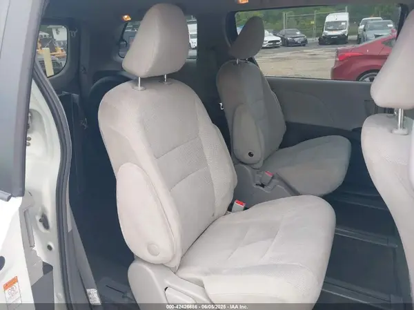 5TDZZ3DC5KS980960 2019 TOYOTA SIENNA - Image 8