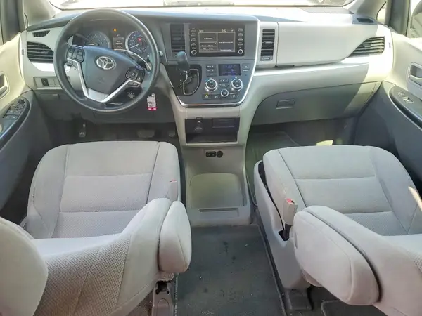 5TDZZ3DC5KS982823 2019 TOYOTA SIENNA - Image 8
