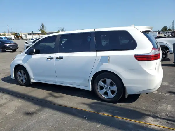 5TDZZ3DC5KS992168 2019 TOYOTA SIENNA - Image 2