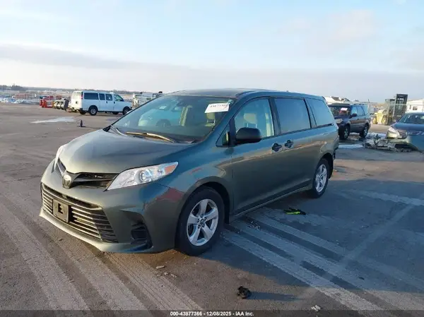 5TDZZ3DC5LS056133 2020 TOYOTA SIENNA - Image 2
