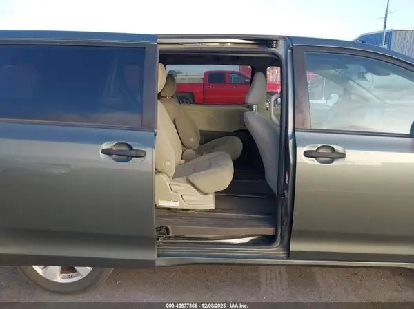 5TDZZ3DC5LS056133 2020 TOYOTA SIENNA - Image 8