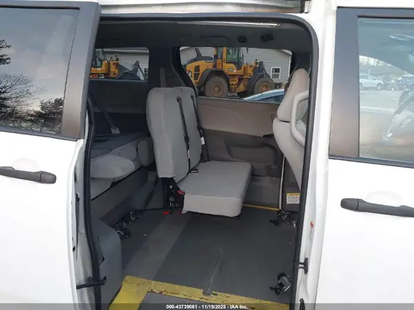 5TDZZ3DC5LS065141 2020 TOYOTA SIENNA - Image 8