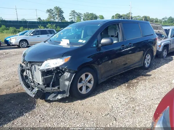 5TDZZ3DC5LS069318 2020 TOYOTA SIENNA - Image 2