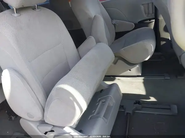5TDZZ3DC5LS069318 2020 TOYOTA SIENNA - Image 8