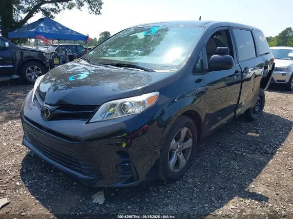 5TDZZ3DC5LS081825 2020 TOYOTA SIENNA - Image 2