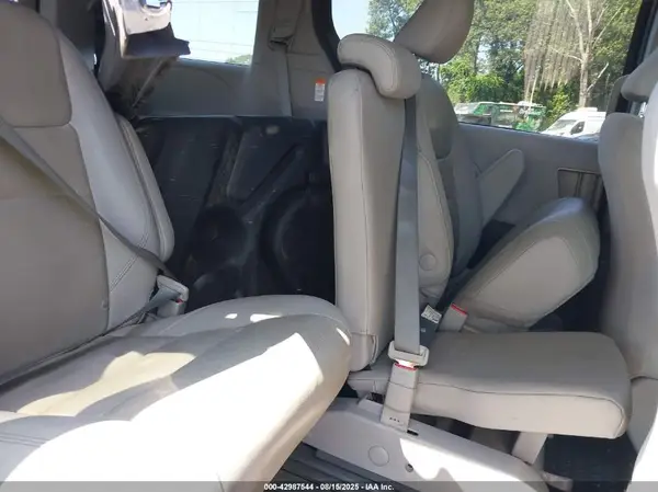 5TDZZ3DC5LS081825 2020 TOYOTA SIENNA - Image 8