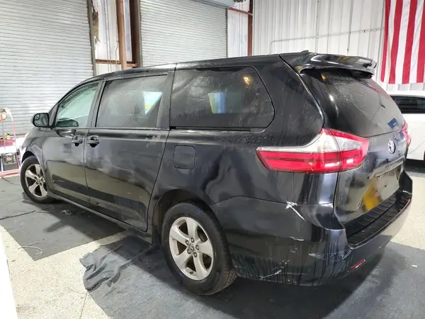 5TDZZ3DC5LS082943 2020 TOYOTA SIENNA - Image 2
