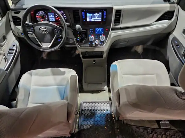 5TDZZ3DC6HS772921 2017 TOYOTA SIENNA - Image 8