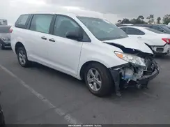 5TDZZ3DC6HS773454 2017 TOYOTA SIENNA