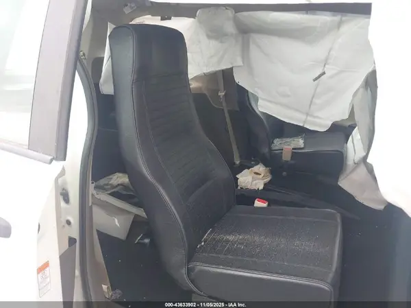 5TDZZ3DC6HS773454 2017 TOYOTA SIENNA - Image 8