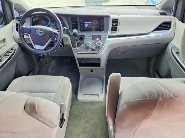 5TDZZ3DC6HS798550 2017 TOYOTA SIENNA - Image 8