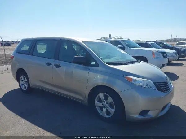 5TDZZ3DC6HS799116 2017 TOYOTA SIENNA - Image 1
