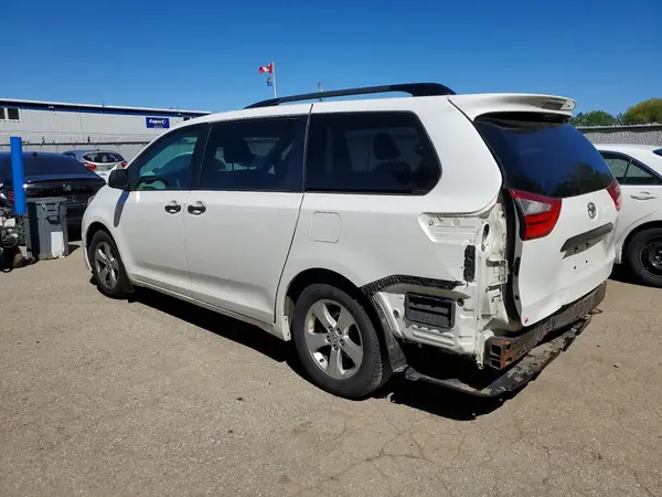 5TDZZ3DC6HS799584 2017 TOYOTA SIENNA - Image 2