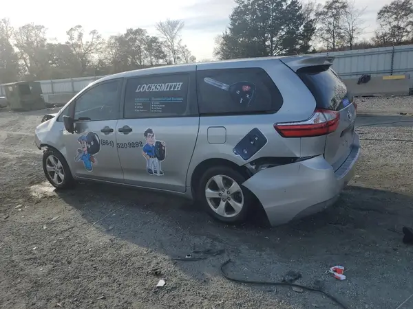 5TDZZ3DC6HS805271 2017 TOYOTA SIENNA - Image 2