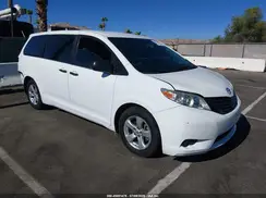 5TDZZ3DC6HS820840 2017 TOYOTA SIENNA
