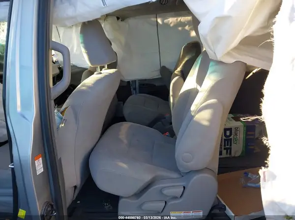 5TDZZ3DC6HS848735 2017 TOYOTA SIENNA - Image 8