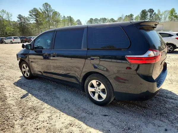 5TDZZ3DC6HS853658 2017 TOYOTA SIENNA - Image 2