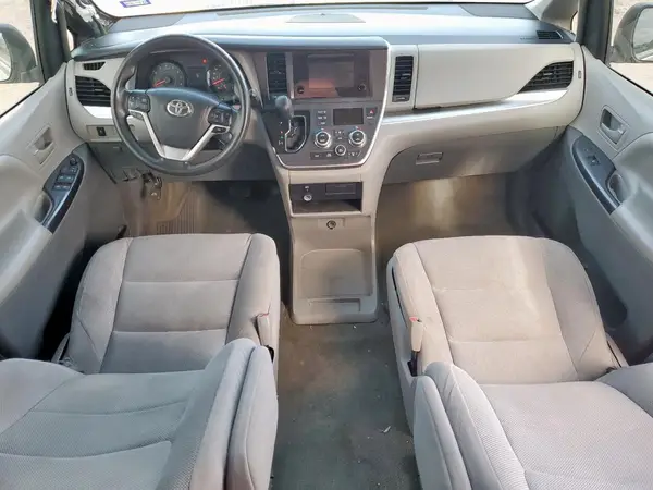 5TDZZ3DC6HS862151 2017 TOYOTA SIENNA - Image 8