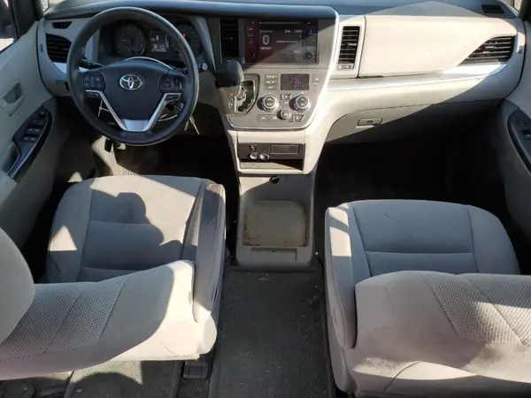 5TDZZ3DC6HS865521 2017 TOYOTA SIENNA - Image 8