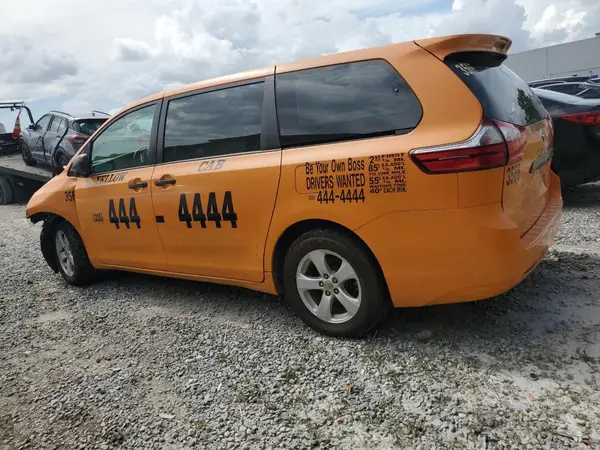 5TDZZ3DC6HS870640 2017 TOYOTA SIENNA - Image 2