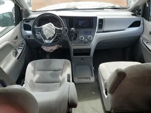 5TDZZ3DC6HS870640 2017 TOYOTA SIENNA - Image 8