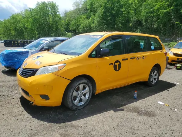 5TDZZ3DC6HS875823 2017 TOYOTA SIENNA - Image 1