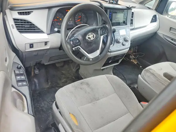5TDZZ3DC6HS876342 2017 TOYOTA SIENNA - Image 8
