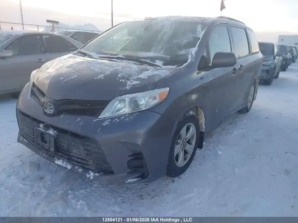 5TDZZ3DC6JS931264 2018 TOYOTA SIENNA - Image 2