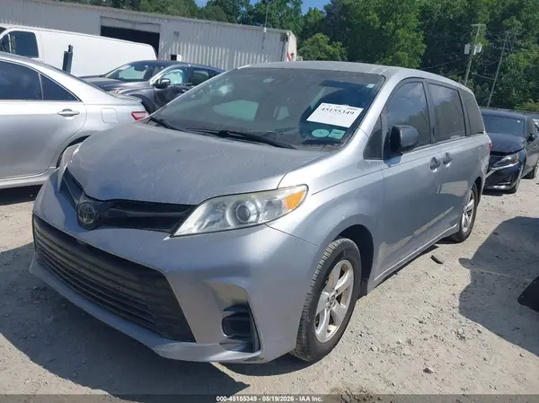 5TDZZ3DC6JS942443 2018 TOYOTA SIENNA - Image 2