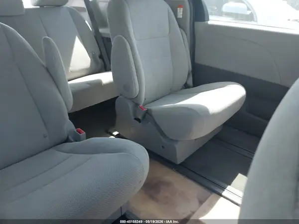 5TDZZ3DC6JS942443 2018 TOYOTA SIENNA - Image 8