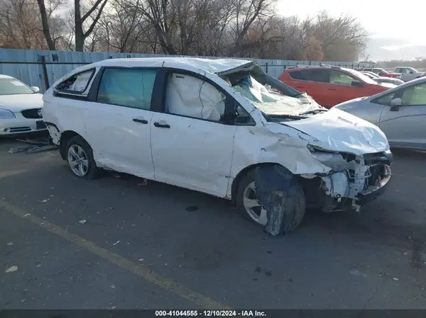 5TDZZ3DC6JS957301 2018 TOYOTA SIENNA - Image 1