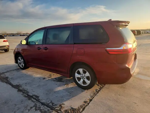5TDZZ3DC6KS003312 2019 TOYOTA SIENNA - Image 2