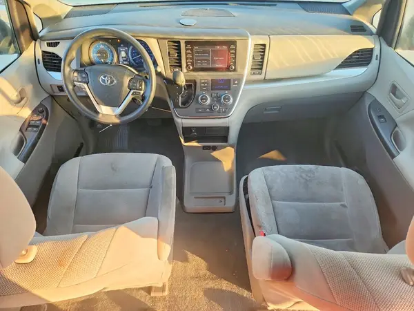 5TDZZ3DC6KS003312 2019 TOYOTA SIENNA - Image 8