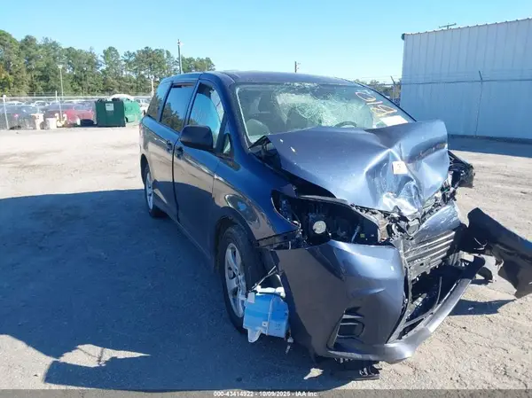 5TDZZ3DC6KS017128 2019 TOYOTA SIENNA - Image 1