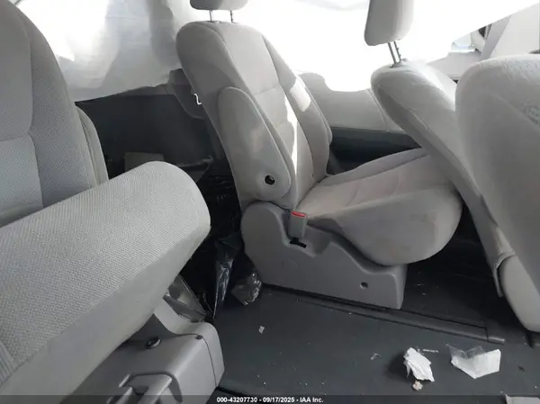 5TDZZ3DC6KS020952 2019 TOYOTA SIENNA - Image 8
