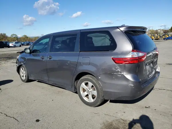 5TDZZ3DC6KS984497 2019 TOYOTA SIENNA - Image 2
