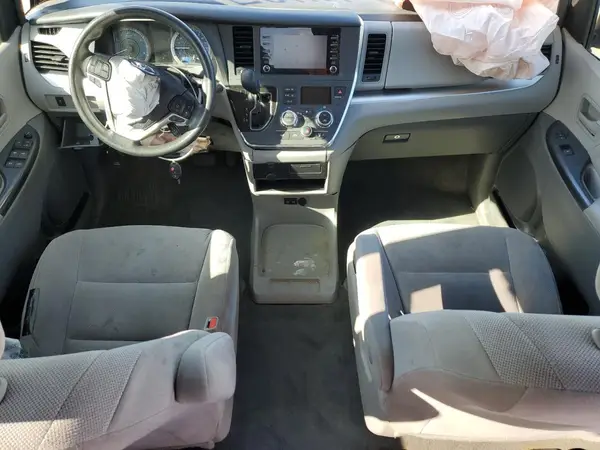 5TDZZ3DC6KS984497 2019 TOYOTA SIENNA - Image 8