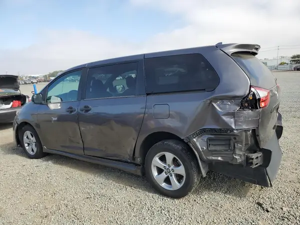 5TDZZ3DC6KS988985 2019 TOYOTA SIENNA - Image 2