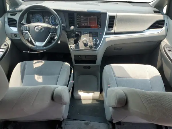 5TDZZ3DC6KS988985 2019 TOYOTA SIENNA - Image 8