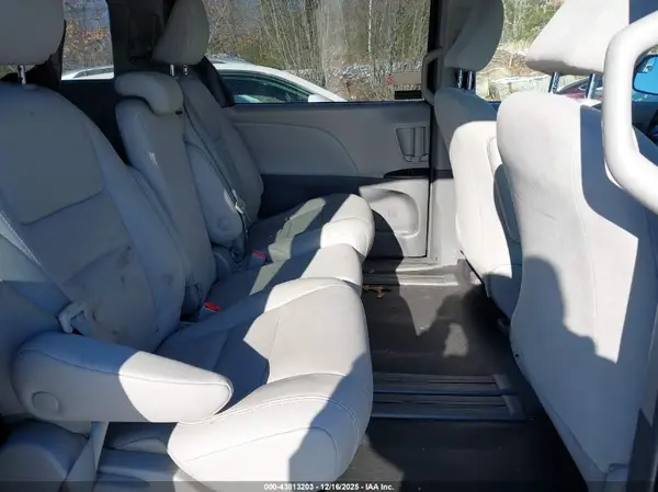 5TDZZ3DC6KS993314 2019 TOYOTA SIENNA - Image 8