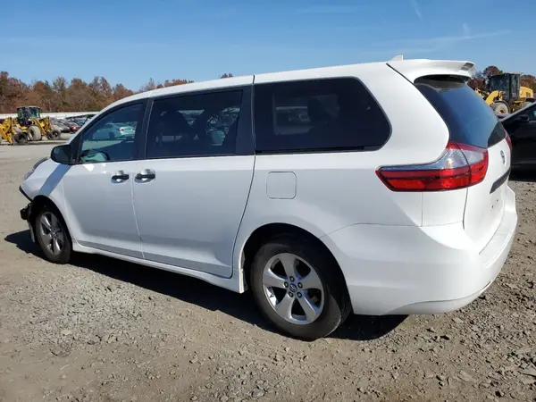 5TDZZ3DC6KS995130 2019 TOYOTA SIENNA - Image 2