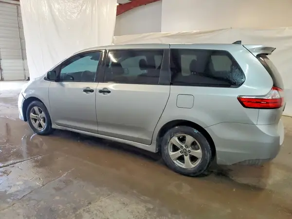 5TDZZ3DC6LS021665 2020 TOYOTA SIENNA - Image 2