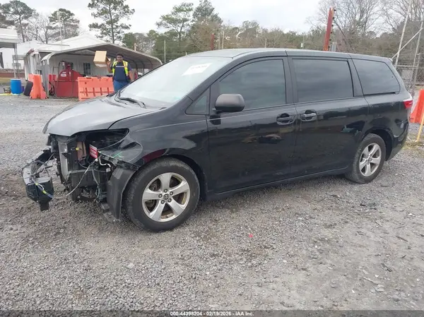 5TDZZ3DC6LS068033 2020 TOYOTA SIENNA - Image 2