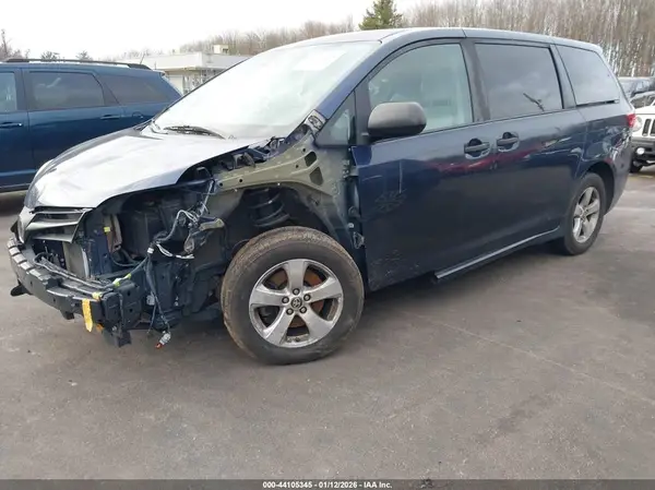 5TDZZ3DC6LS070476 2020 TOYOTA SIENNA - Image 2